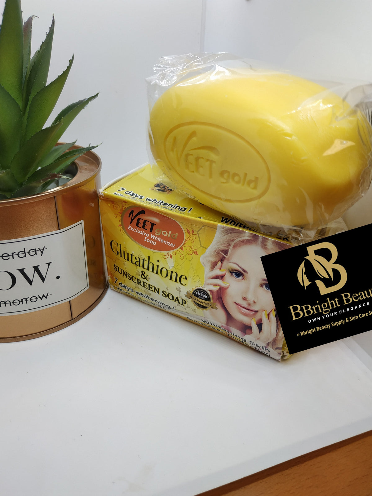 Veet Gold Exclusive Lightening Soap Glutathione & Sunscreen Soap 7 days Lightening Vit.A,C & B3 200g
